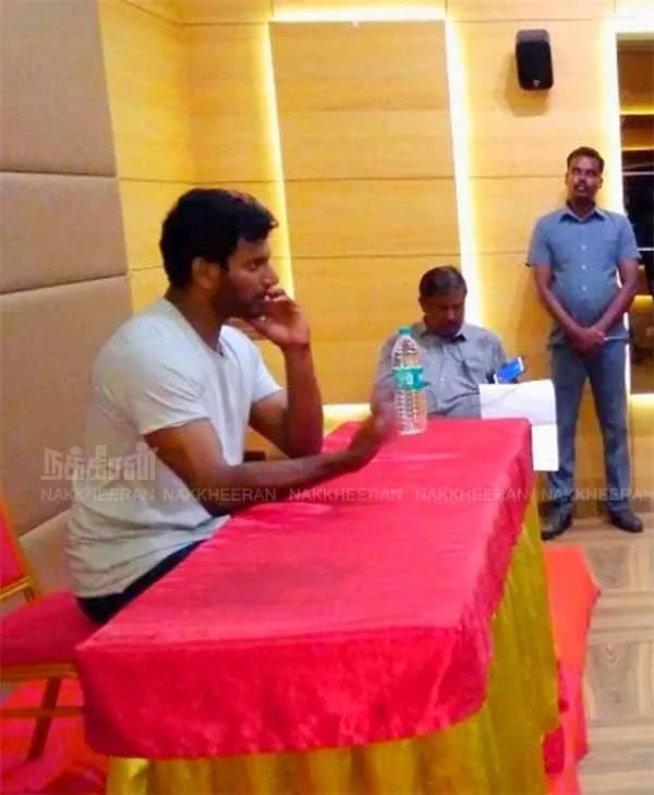 Find new pictures on buses! Actor Vishal speaking